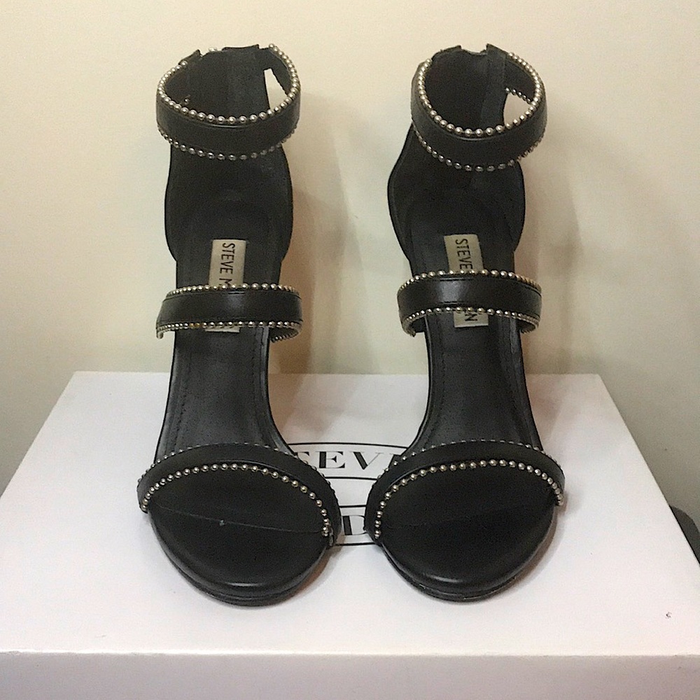 Steve Madden. Black. Size 6